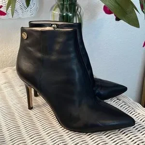 Beautiful LOUISE et Cie “Sonya” heeled leather Black Sz 